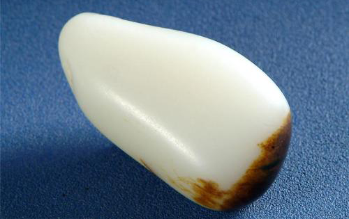 假和田玉如何辨別真假？